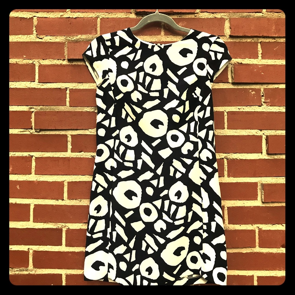 Cap sleeve black and white mini